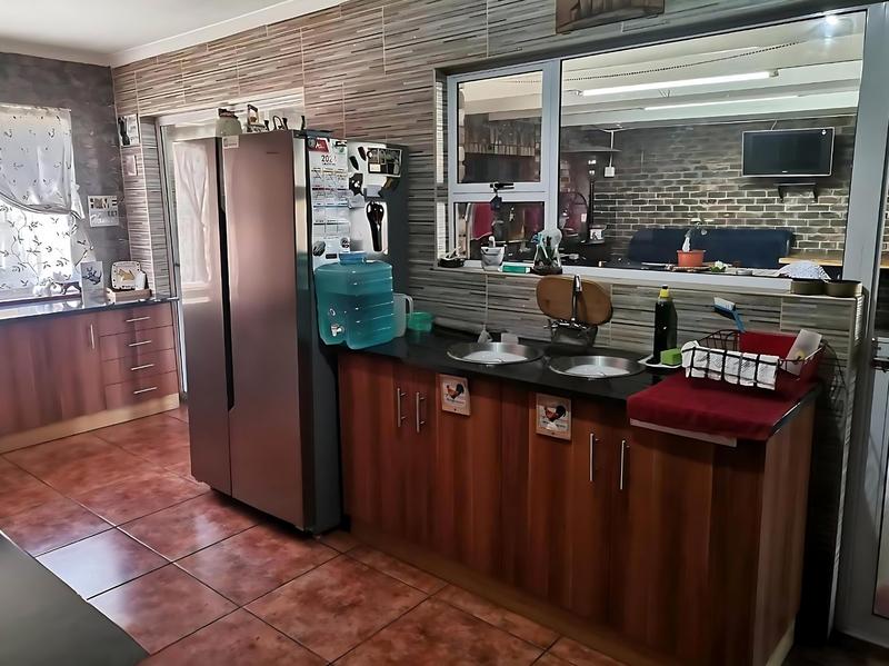 3 Bedroom Property for Sale in Heiderand Western Cape